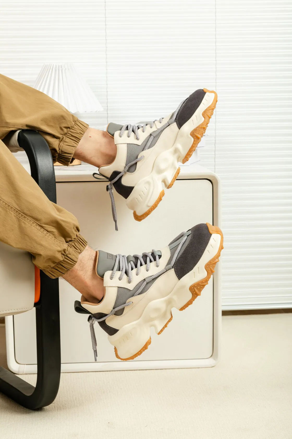 Men's shoes 💰620 IUGGI Heavy-duty thick-soled dad shoes EVA foam outsole Rarely seen on the market Retro version Very good-looking on the feet Mainly because it is so classy All-sheep fur lining Thick sole plate Super soft rebound Model 6081 Men's model 39-44 [issued]